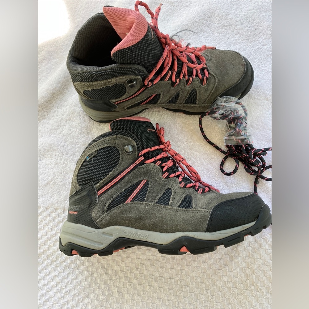 Women’s Hi tech ladder ankle height, hiking boots, gray/pink size 7 1/2 medium